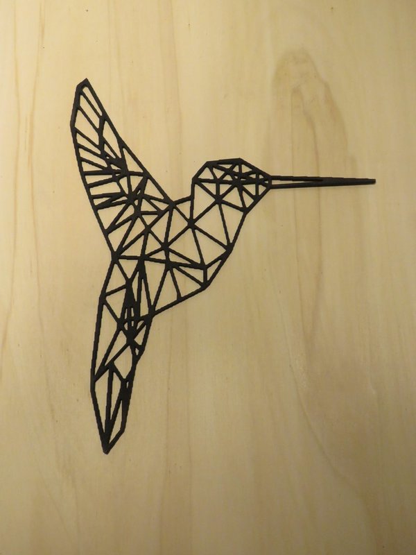 Geometrische houten kolibrie, afmeting circa 35 x 50 x 0.4 cm