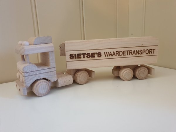 Spaarpot houten vrachtwagen met oplegger (lxbxh is ca.30 x 6 x11 cm)